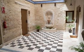 Arena Centro Rooms&Suites, By Homing U