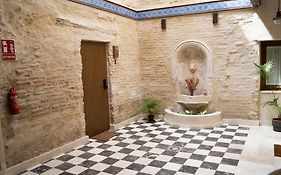 Arena Centro Rooms&Suites, By Homing U